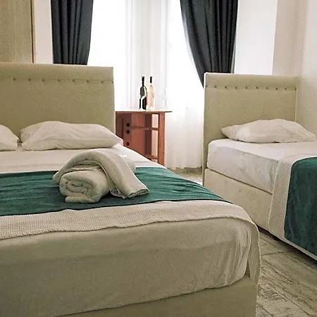 Tenes Hotel Tenedos